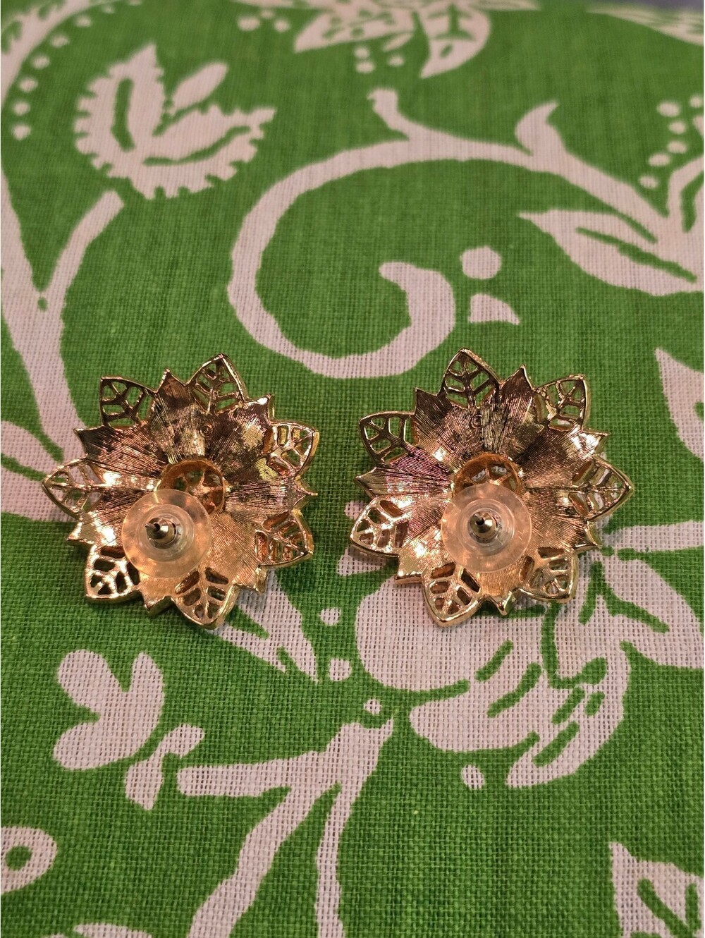 VTG AVON Poinsettia Christmas Red Enamel Goldtone Clear Rhinestone Post Earrings - Picture 3 of 7